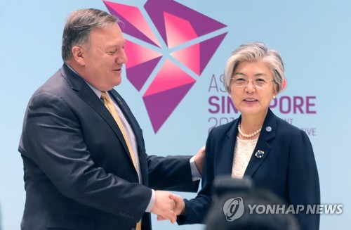 This file photo shows South Korean Foreign Minister Kang Kyung-wha (R) with U.S. Secretary of State Mike Pompeo. (Yonhap)