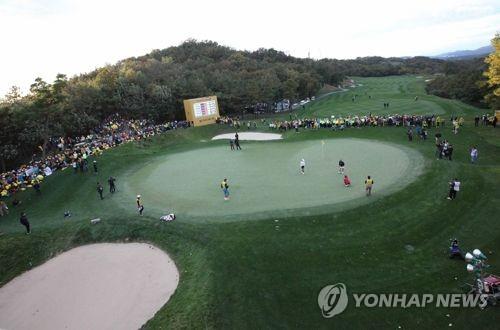 This undated file photo provided by the Korea LPGA (KLPGA) Tour shows a KLPGA tournament underway in South Korea. (Yonhap)
