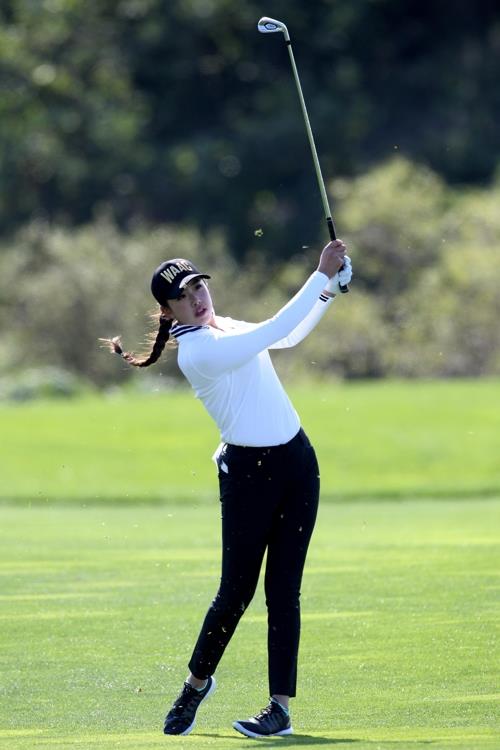 Yealimi Noh of the United States hits a shot during the first round of the LPGA KEB Hana Bank Championship at Sky 72 Golf Club's Ocean Course in Incheon, 40 kilometers west of Seoul, on Oct. 11, 2018, in this photo courtesy of the tournament organizers. (Yonhap)