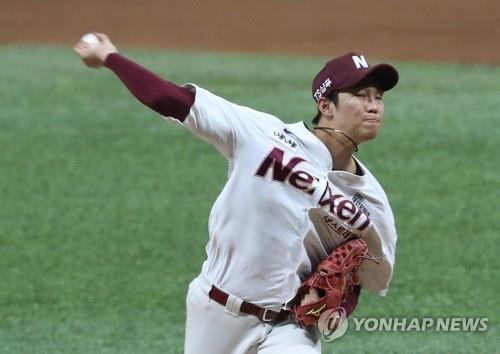 An Woo-jin of the Nexen Heroes throws a pitch against the Hanwha Eagles in the top of the fourth inning of Game 4 of the Korea Baseball Organization's first-round postseason series at Gocheok Sky Dome in Seoul on Oct. 23, 2018. (Yonhap)