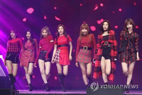 New girl band Iz One showcases their new song "La Vie en Rose" during a media event on Oct. 29, 2018. (Yonhap)