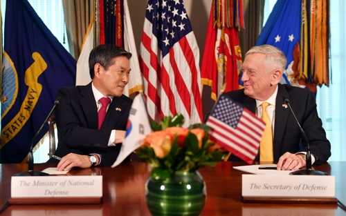 South Korean Defense Minister Jeong Kyeong-doo (L) and U.S. Defense Secretary James Mattis attend a joint press conference after their Security Consultative Meeting at the Pentagon on Oct. 31, 2018, in this photo provided by Seoul's defense ministry. (Yonhap)