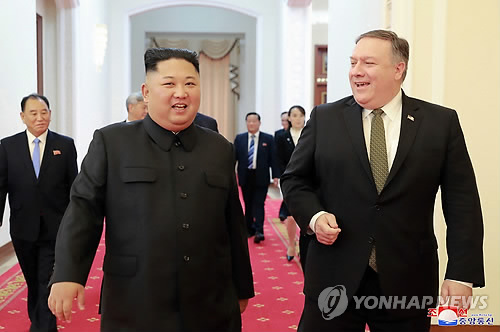 This AP photo shows U.S. Secretary of State Mike Pompeo (R) with North Korean leader Kim Jong-un in Pyongyang on Oct. 7, 2018. (Yonhap)