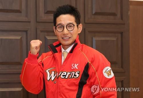 This file photo provided by the SK Wyverns baseball club on Nov. 13, 2018, shows Yeom Kyung-yup, who was named the team's new manager earlier in the day. (Yonhap)