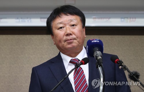 South Korean national baseball team manager Sun Dong-yol speaks at a press conference at the Korea Baseball Organization (KBO) headquarters in Seoul on Nov. 14, 2018. (Yonhap)