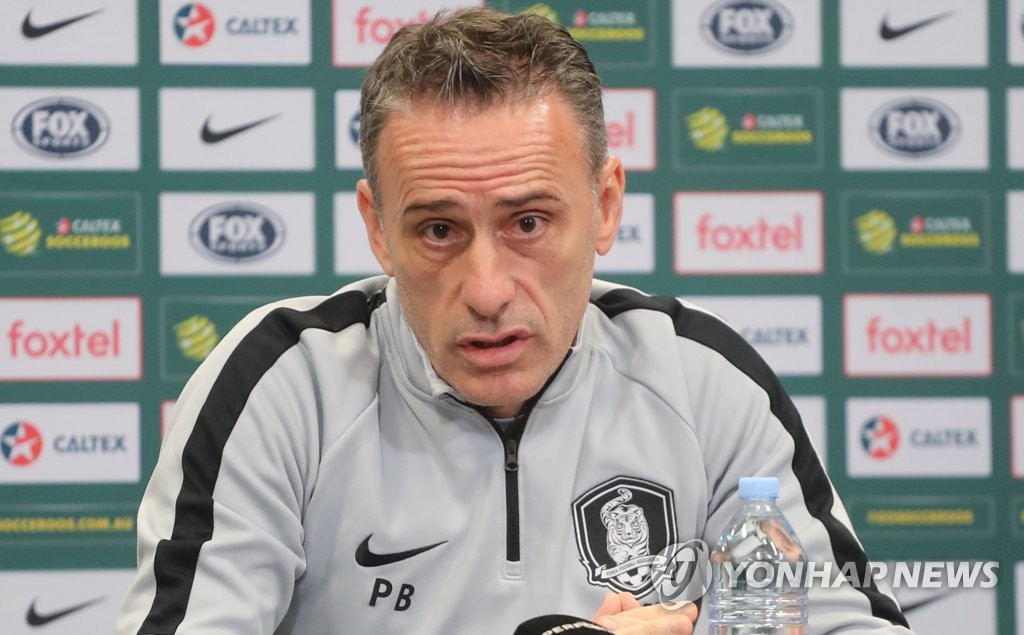 BRISBANE, Australia, Nov. 16 (Yonhap) -- South Korea national football coach Paulo Bento said Friday that his side's style of play will not change when they face Australia in a friendly match. South Korea, 53rd in the latest FIFA rankings, will face 42nd-ranked Australia at Suncorp Stadium in Brisbane, Australia, on Saturday. "Although we have some new faces, we will not have big changes in our style of play," Bento said at a pre-match press conference. "Our goal is to collect a win with the players showing improved performance." South Korea national football team head coach Paulo Bento speaks at a press conference at Suncorp Stadium in Brisbane, Australia, on Nov. 16, 2018, one day ahead of his team's friendly match against Australia. (Yonhap)
