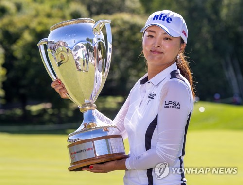 Jin Young Ko of South Korea kisses the trophy after winning the CP Women's Open in Aurora, Ontario, Sunday, Aug. 25, 2019. (Frank Gunn/The Canadian Press via AP) 