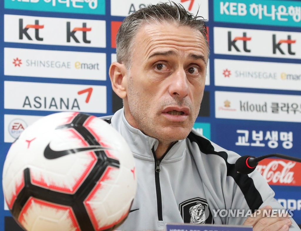 HWASEONG, South Korea, Oct. 9 (Yonhap) -- South Korea men's national football team head coach Paulo Bento said Wednesday his players should not let their guards down against Sri Lanka even if the opponents are considered underdogs. South Korea, 37th in the latest FIFA rankings, will take on 202nd-ranked Sri Lanka at Hwaseong Sports Complex Main Stadium in Hwaseong, south of Seoul in Gyeonggi Province, on Thursday. It will be South Korea's second match in Group H in the second round of the Asian qualifying for the 2022 FIFA World Cup. South Korea defeated Turkmenistan 2-0 on Sept. 10. Although many predict South Korea will win big against Sri Lanka, Bento said he is not buying into the hype. "Whenever we meet weaker opponents, people predict that we'll collect a win with many goals, but in modern football, this is not always the case," Bento said at a press conference. "Whomever we face, we have to respect our opponents. Our goal is to maintain our playing style and get a win." Since Sri Lanka are expected to sit back, Bento said the task for the Taeguk Warriors is to create space and penetrate the defense. In recent weeks, local football fans have also been showing a big interest in how Bento will form his team's attacking corps after Red Bull Salzburg attacker Hwang Hee-chan and Girondins Bordeaux forward Hwang Ui-jo scoring goals for their respective European clubs with South Korean football ace Son Heung-min and towering striker Kim Shin-wook also on the squad. "Son Heung-min will play tomorrow, but I haven't decided his playing time," the Portuguese coach said. "I've got some ideas of using Kim Shin-wook, but still I'm thinking about many other options." South Korea men's national football team head coach Paulo Bento speaks at a press conference at Hwaseong Sports Complex Main Stadium in Hwaseong, south of Seoul, on Oct. 9, 2019, one day ahead of South Korea's match against Sri Lanka in the second round of the Asian qualifying for the 2022 FIFA World Cup. (Yonhap)