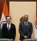 In this photo provided by South Korea's foreign ministry, South Korea's Second Vice Foreign Minister Lee Do-hoon (L) and India's Secretary of the Ministry of External Affairs Saurabh Kumar pose for a photo ahead of their meeting in India on March 1, 2023. (Yonhap)