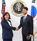 In this file photo, South Korea's Trade Minister Ahn Duk-geun (R) shakes hands with U.S. Trade Representative Katherine Tai ahead of their talks in Washington on Sept. 8, 2022. (PHOTO NOT FOR SALE) (Yonhap)