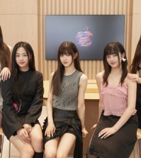 K-pop girl group NewJeans is seen in this photo provided by Apple. (PHOTO NOT FOR SALE) (Yonhap)