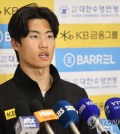 South Korean swimmer Hwang Sun-woo speaks to reporters at Incheon International Airport, west of Seoul, on March 15, 2023, after returning from a training camp in Australia. (Yonhap)