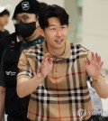 Son Heung-min of Tottenham Hotspur waves to fans gathered at Incheon International Airport, west of Seoul, after arriving home following the end of the Premier League season on May 30, 2023. (Yonhap)