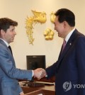 South Korean President Yoon Suk Yeol (R) shakes hands with Sam Altman, CEO of OpenAI, the creator of ChatGPT, at his office in Yongsan, central Seoul, on June 9, 2023. (Yonhap)