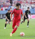 In this file photo from June 20, 2023, Lee Kang-in of South Korea dribbles the ball against El Salvador during the teams' friendly football match at Daejeon World Cup Stadium in Daejeon, 140 kilometers south of Seoul. (Yonhap)