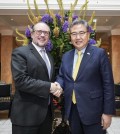 South Korean Foreign Minister Park Jin (R) and his Austrian counterpart, Alexander Schallenberg, shake hands prior to their talks in Salzburg, Austria, on July 27, 2023, in this photo released by the South Korean foreign ministry. (PHOTO NOT FOR SALE) (Yonhap)