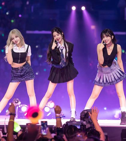 K-pop girl group Ive is seen performing at a KCON LA 2023 concert in Los Angeles, in this photo provided by the CJ ENM on Aug. 22, 2023. (PHOTO NOT FOR SALE) (Yonhap)