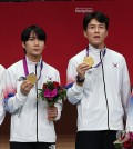 South Korean fencers show their gold medal in the award ceremony for the men's team foil competition at Hangzhou Dianzi University Gymnasium in Hangzhou, China, during the 19th Asian Games on Sept. 27, 2023. (Yonhap)
