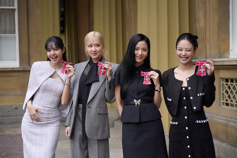 Lisa (Lalisa Manoban), Rose (Roseanne Park), Jisoo Kim and Jennie Kim, from the K-Pop band Blackpink pose with their Honorary MBEs (Members of the Order of the British Empire), awarded to them in recognition of the band's role as COP26 advocates for the COP26 Summit in Glasgow 2021, on the day of a special Investiture ceremony conducted by Britain's King Charles in the presence of the President of South Korea, Yoon Suk Yeol, and his wife, Kim Keon Hee, at Buckingham Palace, London, Britain November 22, 2023. Victoria Jones/Pool via REUTERS