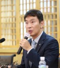 Lee Bok-hyun, head of the Financial Supervisory Service (FSS), speaks while meeting with the chief of leading accounting firms in Seoul on Nov. 6, 2023, in this photo provided by the FSS. (PHOTO NOT FOR SALE) (Yonhap)