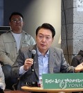 President Yoon Suk Yeol holds a meeting with small-sized business owners in Seoul on Nov. 1, 2023. (Yonhap)