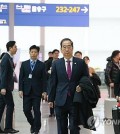 Prime Minister Han Duck-soo leaves for Paris from Incheon International Airport on Nov. 26, 2023 in this photo provided by his office. (PHOTO NOT FOR SALE) (Yonhap)