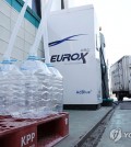 This photo shows empty bottles of urea at a gas station in Goyang, just west of Seoul, on Dec. 4, 2023. (Yonhap)