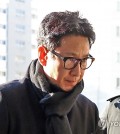 Actor Lee Sun-kyun (C) arrives at an office of the Incheon Metropolitan Police Agency in Incheon, about 30 kilometers west of Seoul, on Dec. 23, 2023, for the third round of questioning on suspicions of drug use. (Yonhap)