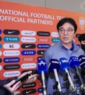 Hwang Sun-hong, caretaker coach for the South Korean men's national football team, speaks to reporters at Incheon International Airport, west of Seoul, on March 27, 2024, after returning home from Bangkok, where South Korea defeated Thailand 3-0 in a World Cup qualifying match. (Yonhap)