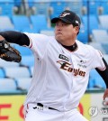 Ryu Hyun-jin of the Hanwha Eagles throws a pitch during an intrasquad game at Hanwha Life Eagles Park in Daejeon, 160 kilometers south of Seoul, on March 7, 2024. (Yonhap)