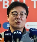 Hwang Sun-hong, head coach of the South Korean men's under-23 national football team, speaks to reporters at Incheon International Airport, west of Seoul, on April 5, 2024. (Yonhap)