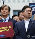 Park Chan-dae (R), floor leader of the main opposition Democratic Party, and Cho Kuk (L), the leader of the Rebuilding Korea Party, attend a press conference near the presidential office in Seoul in this file photo taken May 11, 2024, to demand President Yoon Suk Yeol accept a special counsel investigation into the military's response to a Marine's death last year. (Yonhap)