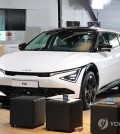 This image shows Kia Corp.'s face-lifted all-electric EV6 SUV unveiled at a media event in Seoul on May 13, 2024. (Yonhap)