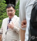 Lee Byeong-cheol, a lawyer, speaks to reporters after a court hearing on April 26, 2024, at the Seoul Central District Court on an injunction filed by medical school students. (Yonhap)
