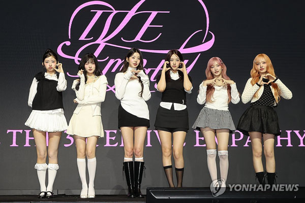 K-pop girl group Ive poses for a photo during a press conference held at a Seoul hotel on Feb. 3, 2025, to mark the release of its third EP, "Ive Empathy." (Yonhap)