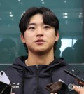 Kim Do-yeong of the Kia Tigers speaks to reporters at Incheon International Airport, west of Seoul, after returning from spring training in Japan on March 5, 2025. (Yonhap)