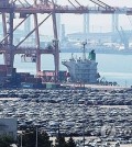 Cars for exports are parked at a port in South Korea's city of Pyeongtaek, Gyeonggi Province, on April 29, 2025. (Yonhap)