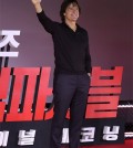 Tom Cruise waves during a press conference for "Mission: Impossible -- The Final Reckoning" in Seoul on May 8, 2025. (Yonhap)