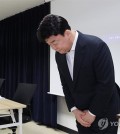 Baek Jong-won, CEO of the food franchise chain The BornKorea, apologizes to shareholders over a series of controversies over affiliated franchises during a shareholders' meeting in Seoul, in this March 28, 2025, file photo. (Yonhap)
