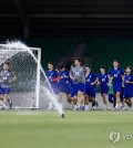 South Korean players train at Al Fayhaa Stadium in Basra, Iraq, on June 3, 2025, in preparation for a World Cup qualifying match against Iraq, in this photo provided by the Korea Football Association. (PHOTO NOT FOR SALE) (Yonhap)