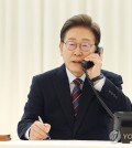 President Lee Jae-myung speaks with U.S. President Donald Trump by phone from his official residence in Seoul on June 6, 2025. (Yonhap)