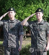 BTS' Jungkook (L) and Jimin salute the crowd upon arriving at a public sports facility in Yeoncheon, some 60 kilometers north of Seoul, for a brief ceremony to mark their discharge from the South Korean military. (Yonhap)
