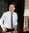 President Lee Jae-myung leaves his home in Incheon, west of Seoul, on June 4, 2025, shortly after a phone call with the chairman of the Joint Chiefs of Staff. (Yonhap)